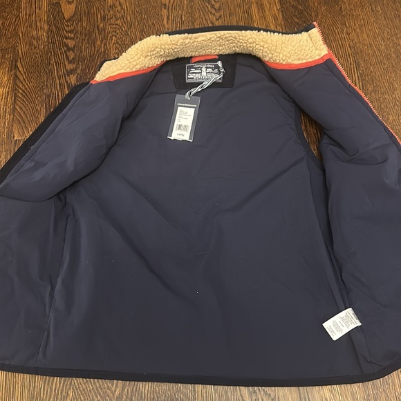 Vineyard Vines Sherpa Vest NWT - Picture 3 of 4